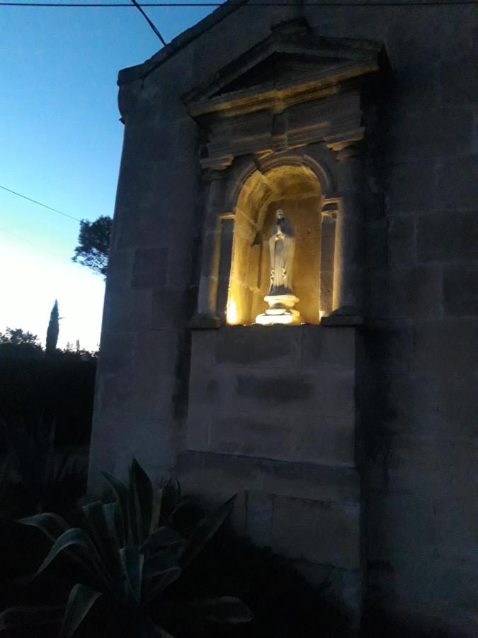 Mas De La Chapelle Sainte-Elisabeth Villa Tarascon Buitenkant foto