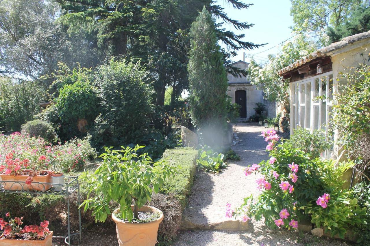 Mas De La Chapelle Sainte-Elisabeth Villa Tarascon Buitenkant foto